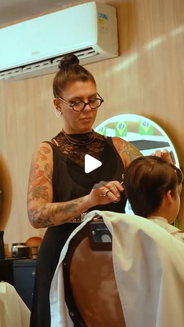 Publicação da TROIS Barbearia no Instagram